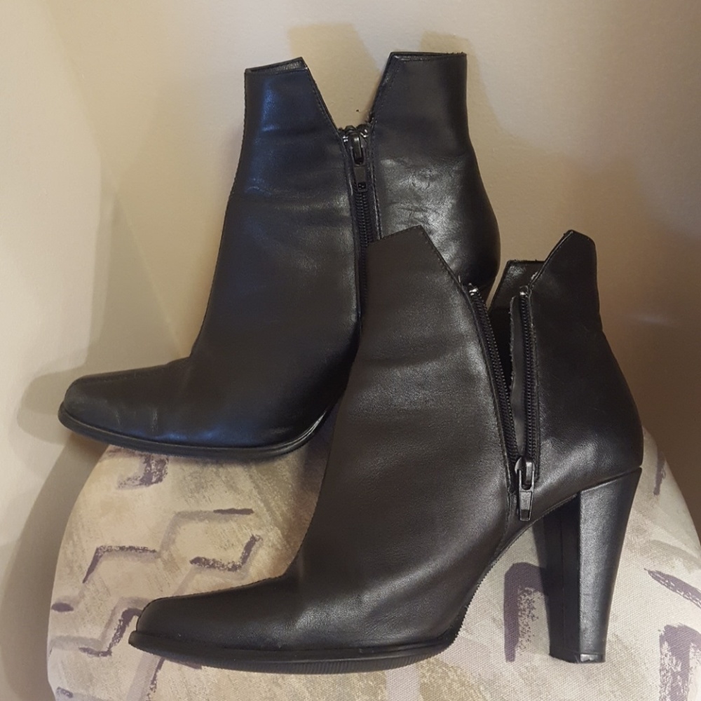 Newport News Ankle Boots
